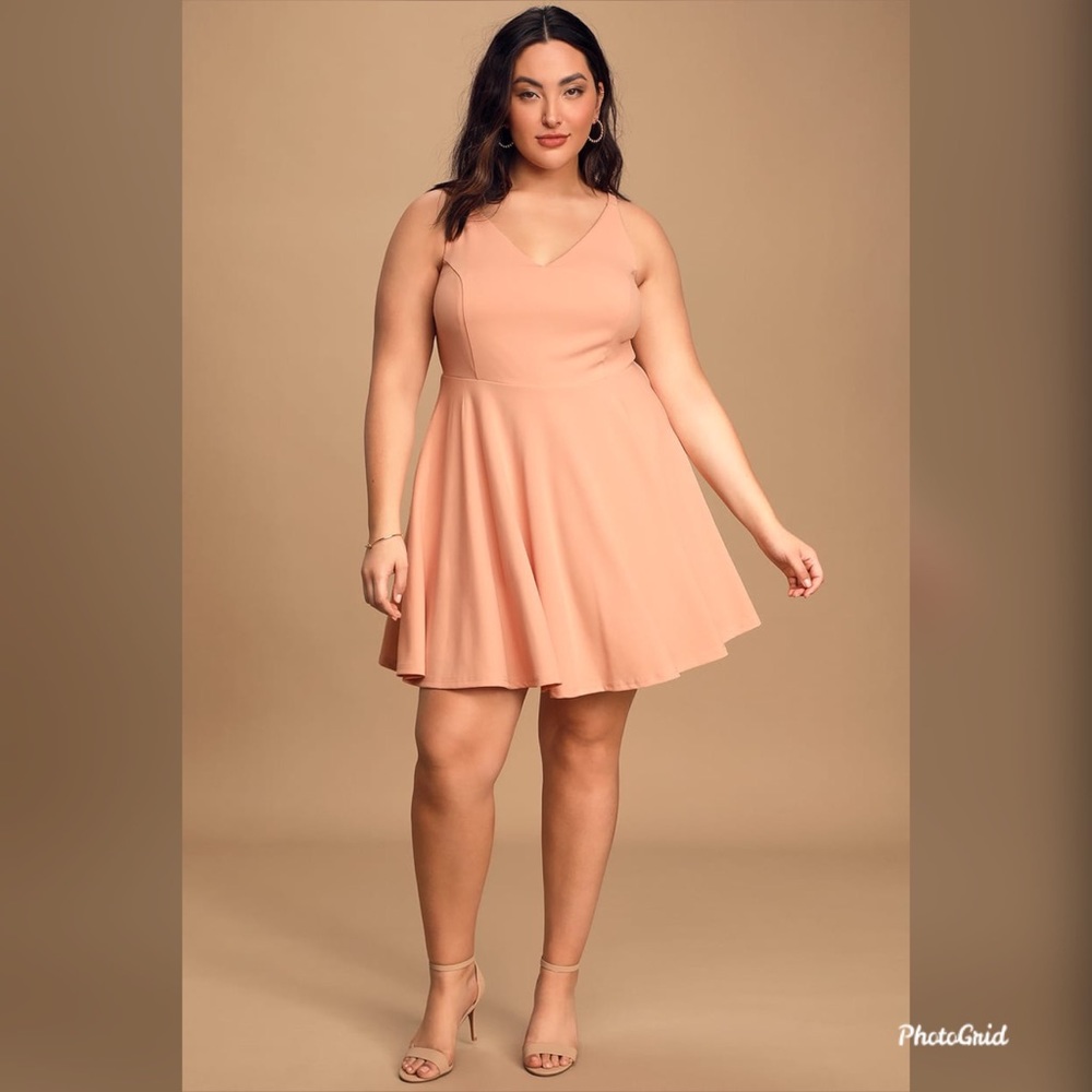 NWT Lulu’s Peach Darling Delight V-neck Dress